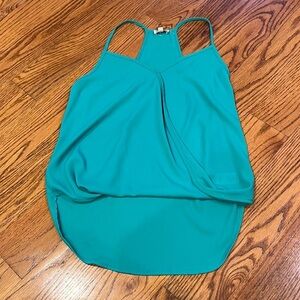 Lily White Woman’s High Low Tank Size XS